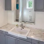 Three Bedroom Cozy In Flekkeroy Nyaraló Mebø