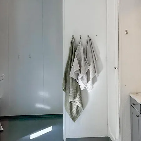 펜션 Three Bedroom Cozy In Flekkeroy