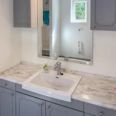 Three Bedroom Cozy In Flekkeroy 펜션 Mebø