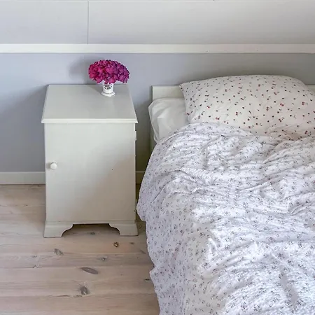 Three Bedroom Cozy In Flekkeroy *