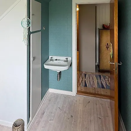 펜션 Three Bedroom Cozy In Flekkeroy