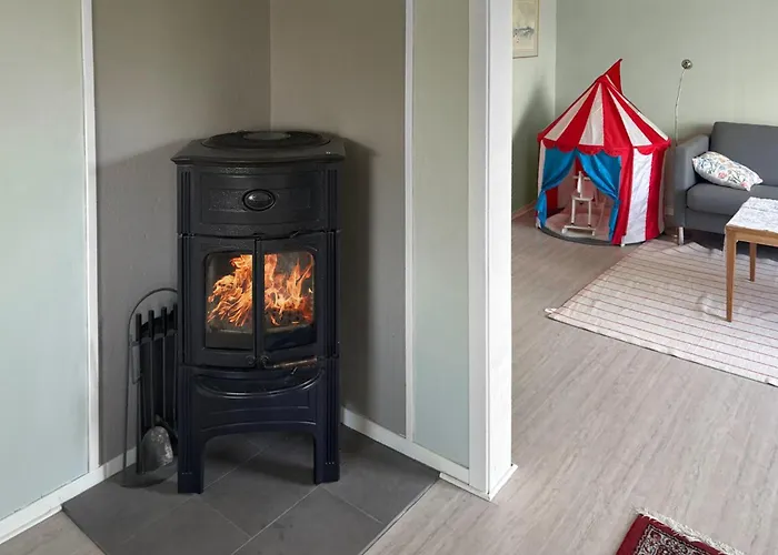 Three Bedroom Cozy In Flekkeroy Mebo