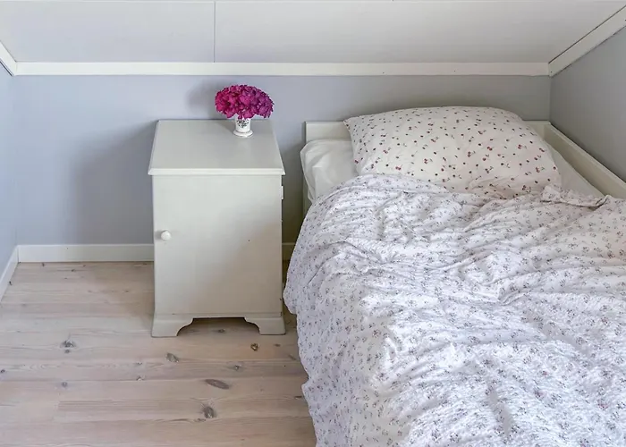 Three Bedroom Cozy In Flekkeroy *