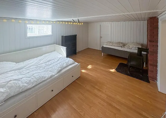 Three Bedroom Cozy In Flekkeroy Mebo