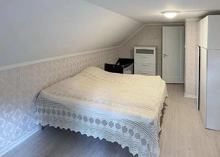 Three Bedroom Cozy In Flekkeroy Holiday home