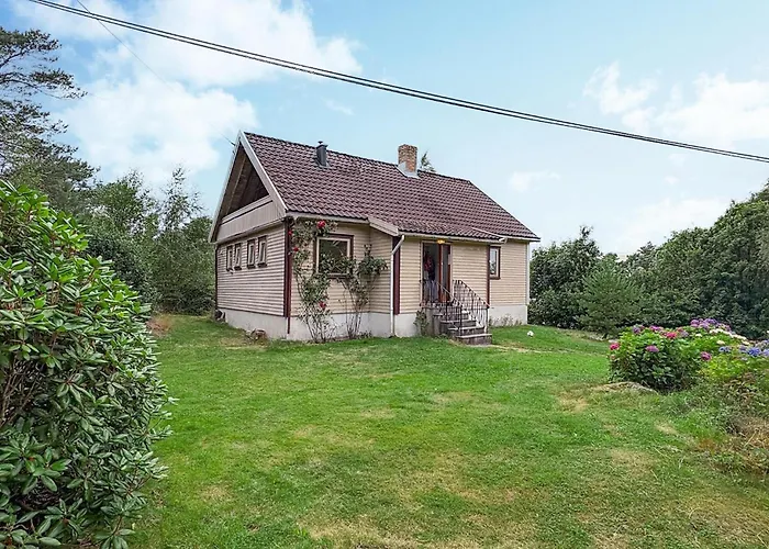 Three Bedroom Cozy In Flekkeroy * Mebo