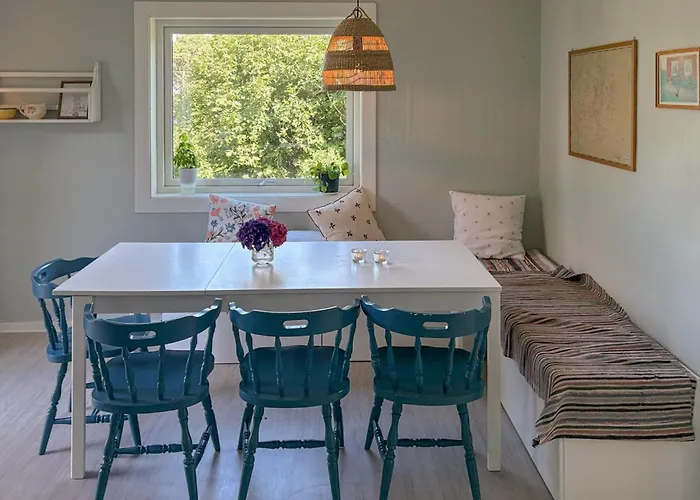 Holiday home Three Bedroom Cozy In Flekkeroy *