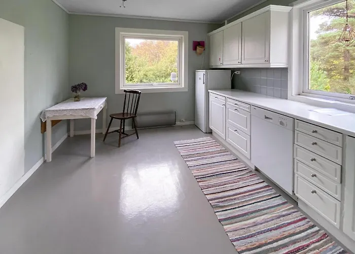 Three Bedroom Cozy In Flekkeroy Holiday home *