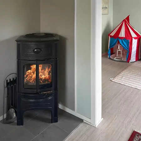 Three Bedroom Cozy In Flekkeroy Mebø