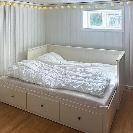 Three Bedroom Cozy In Flekkeroy * Mebø